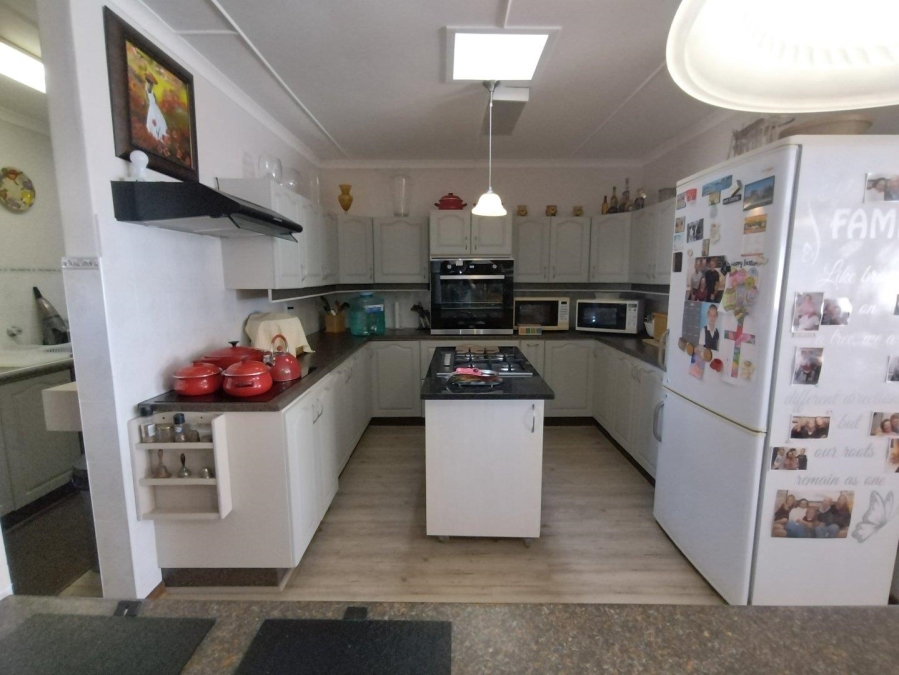 5 Bedroom Property for Sale in Wavecrest Eastern Cape